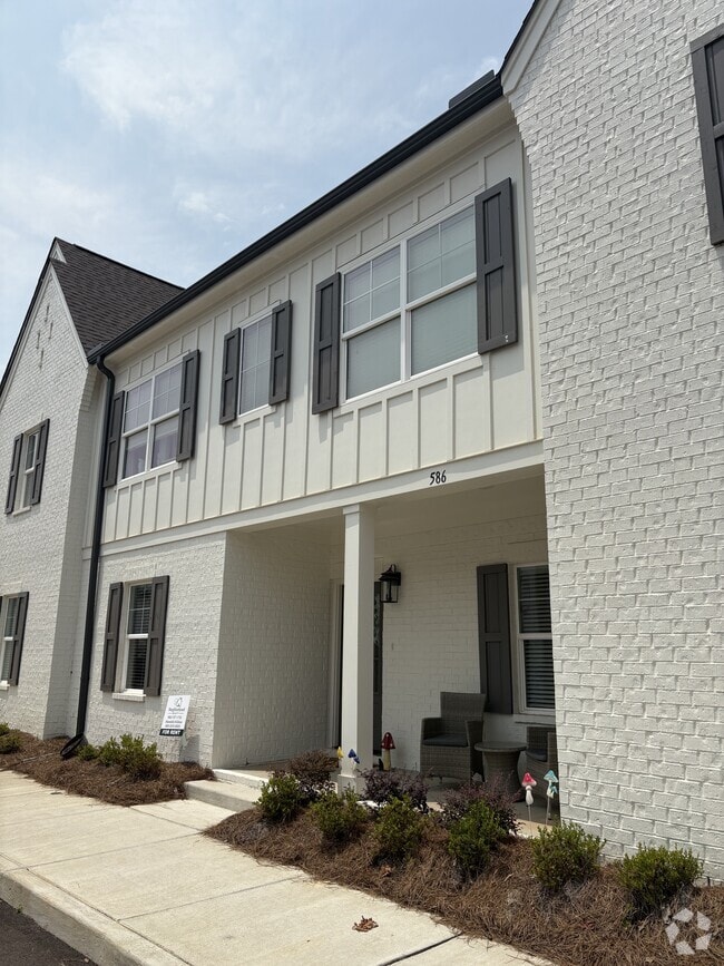 Building Photo - 586 Meadow Crest Cir Rental