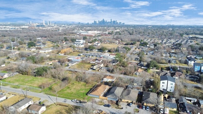 Photo - 3655 Seabrook St