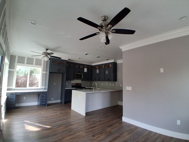 Photo - 2112 Eicher Ave