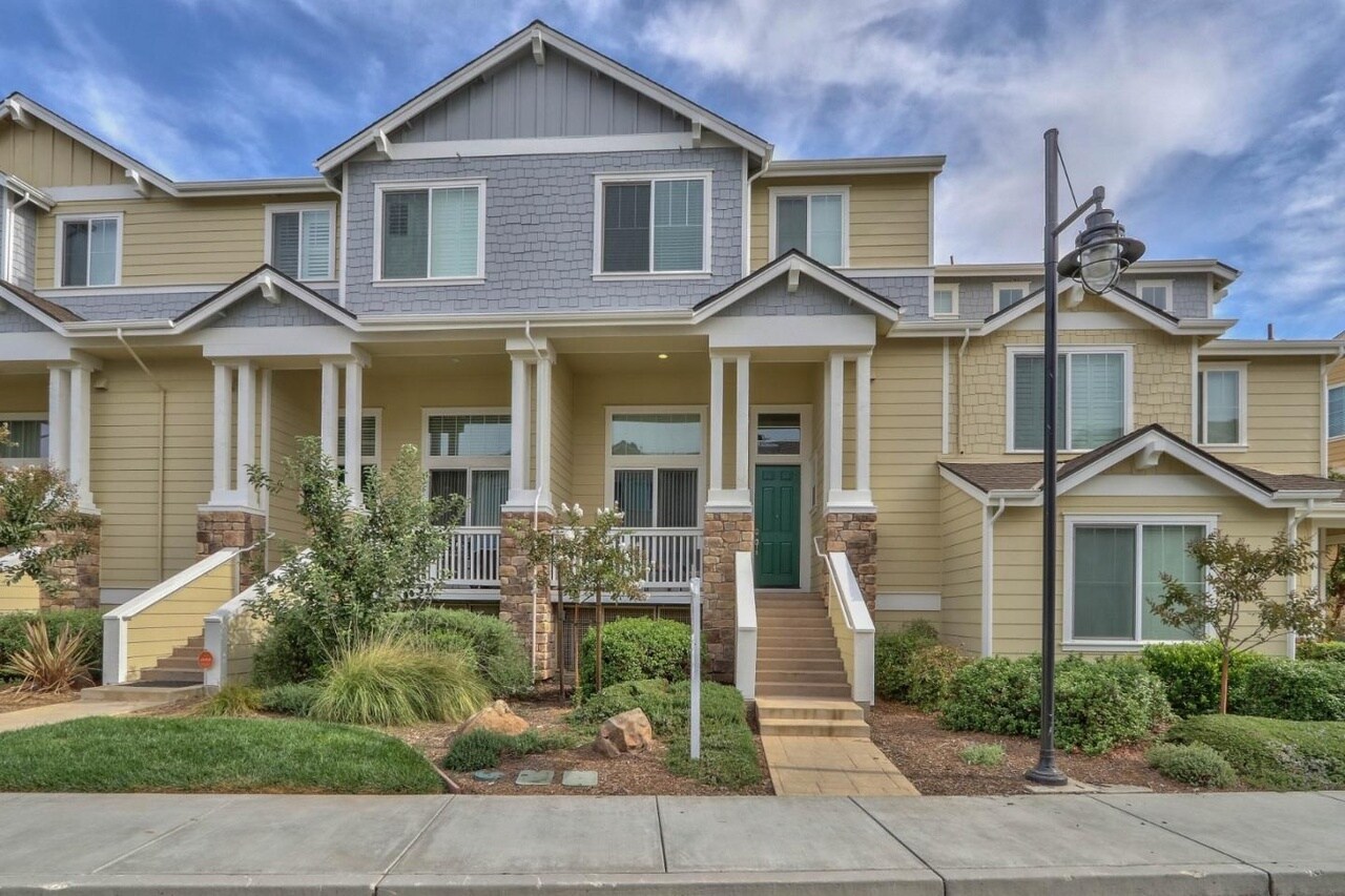 Photo - 18532 Garnet Ln Townhome