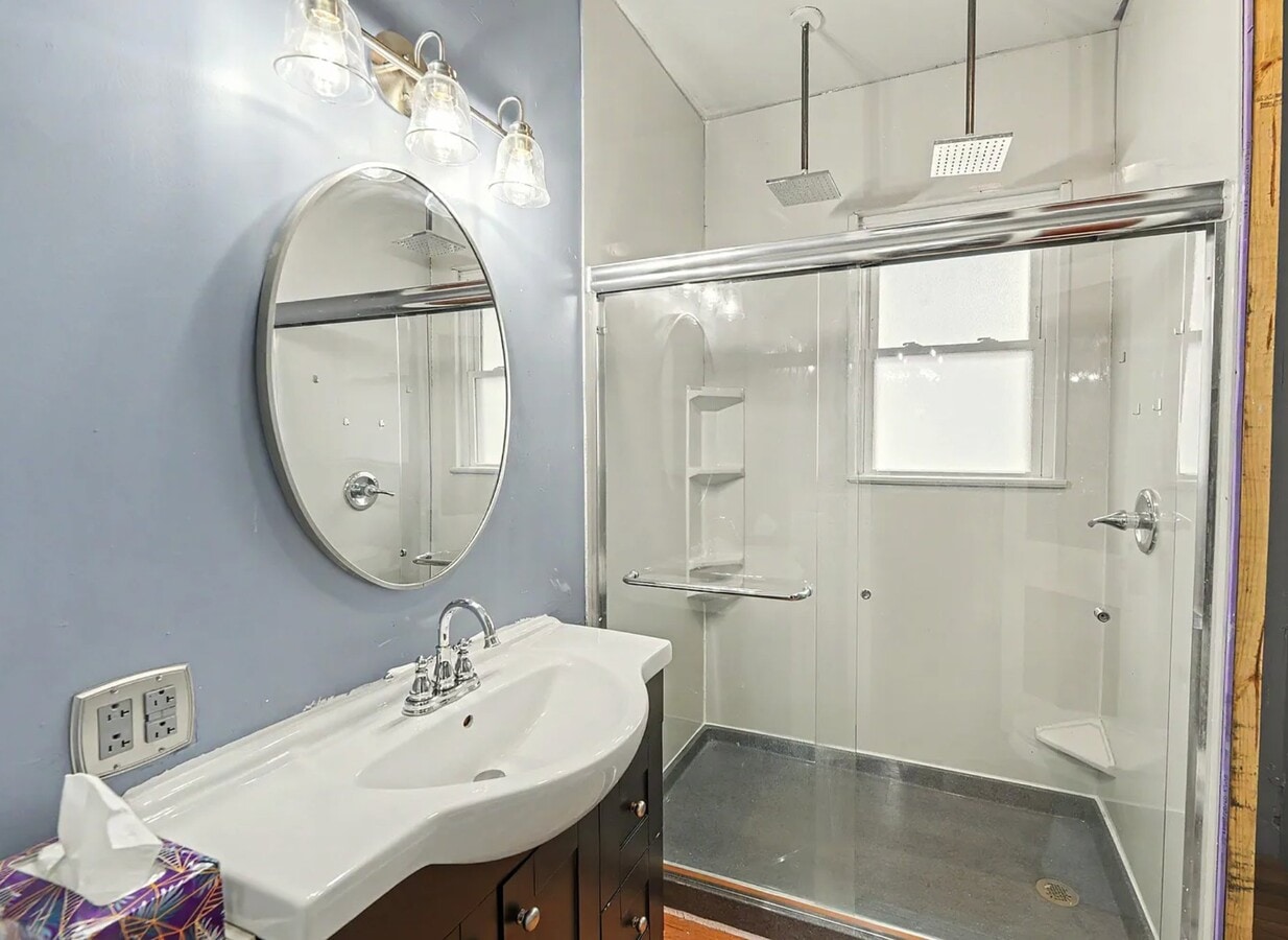 Photo - 813 W Elm St