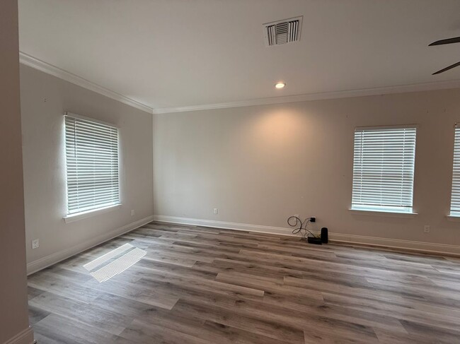 Photo - 57415 Oak Ave