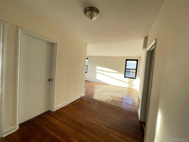 Photo - 141 E Hartsdale Ave Unidad 2A