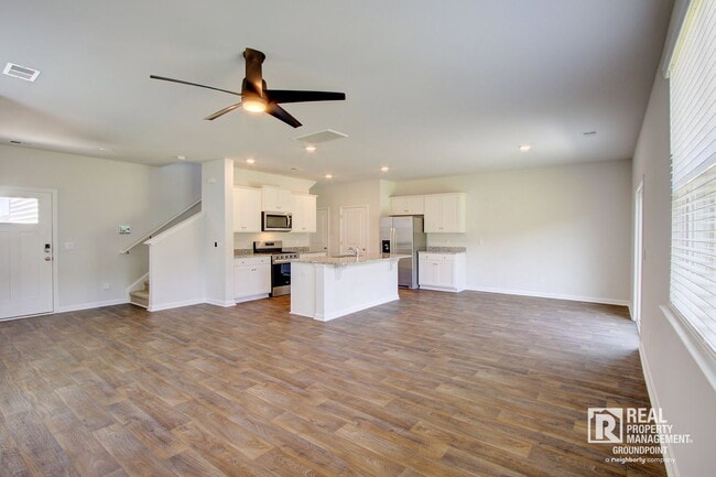 Photo - 298 Watersglen Dr