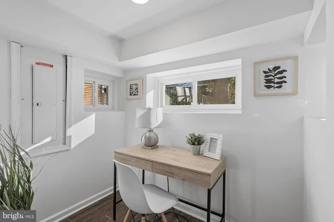Photo - 739 Fairmont St NW Unidad B