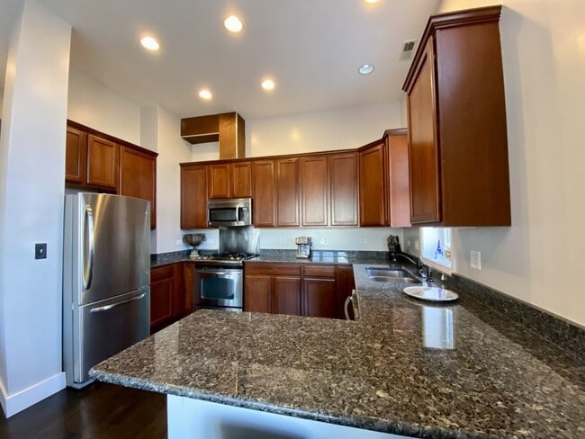 Photo - 744 N May St Unit 401