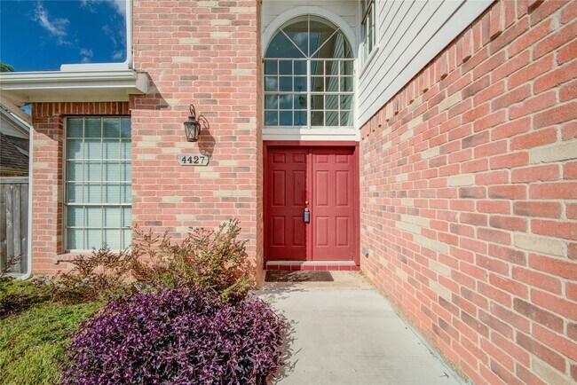 Photo - 4427 Waterfall Way