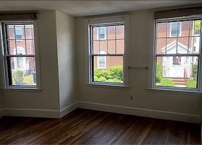 Building Photo - 100 Lanark Rd Unit 2 Rental