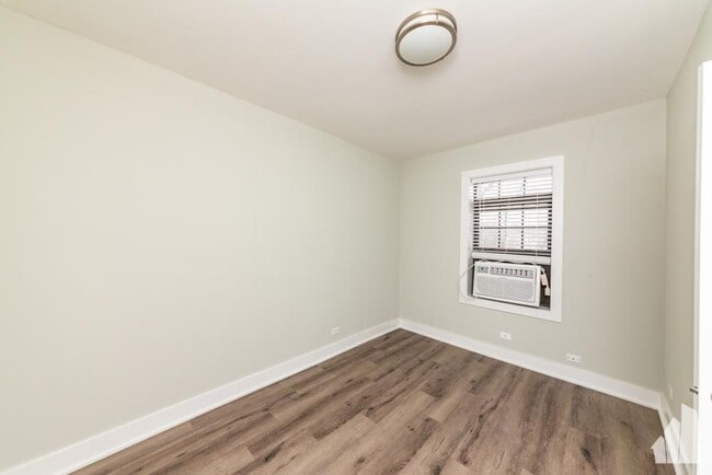 Photo - 1 bedroom in Highland Park IL 60035 Condo Unit 725-21