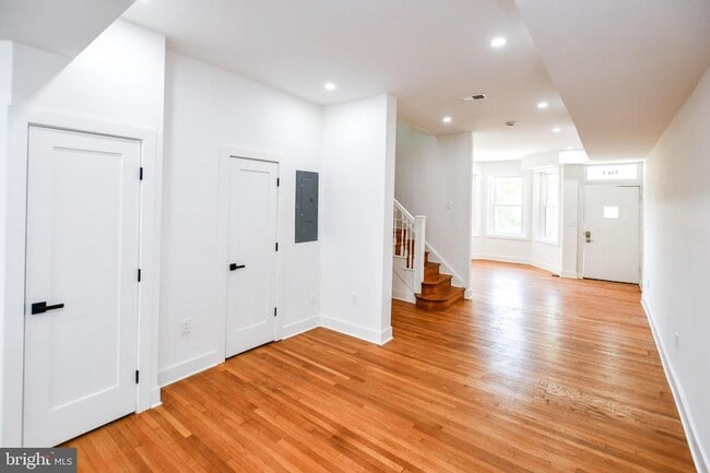 Photo - 104 R St NE
