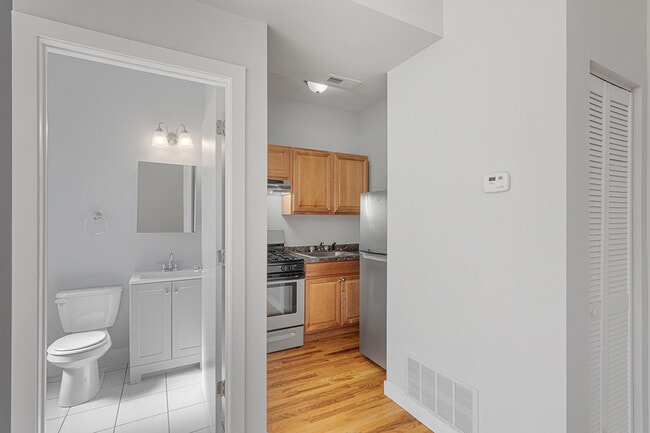 Photo - 7456 N Greenview Ave