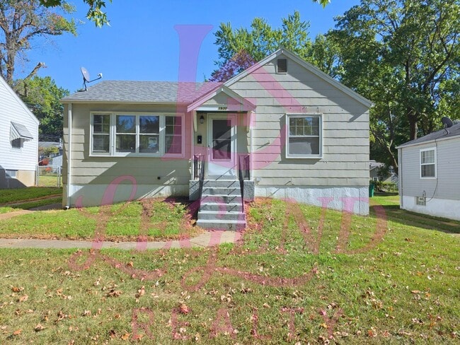 Building Photo - Charming 3-Bedroom 1.5 Bathroom Home in Ha...