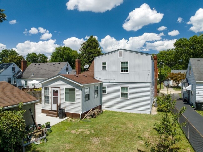 Photo - 3 br, 4 bath House - 524 Forum Ave