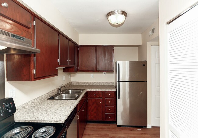 1BR, 1BA - 704 SF - Covered Bridge