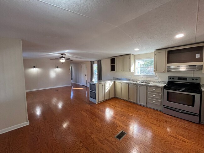 Photo - Newly renovated 3 Bedroom, 2 Bathroom Manufactured Home Just outside of Live Oak