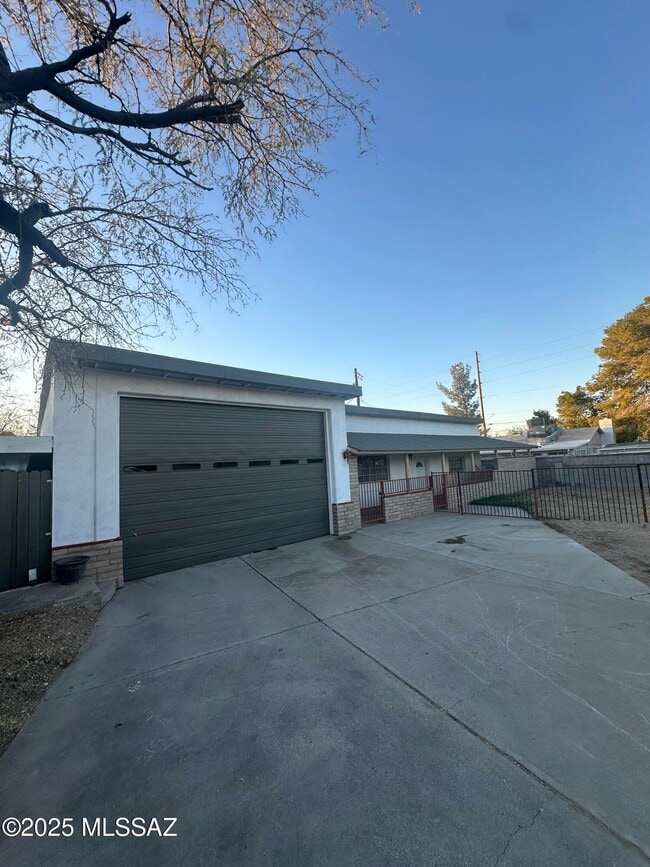 Building Photo - 2775 N Goyette Ave
