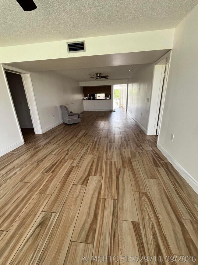 3636 Whitehall Dr Unidad 305