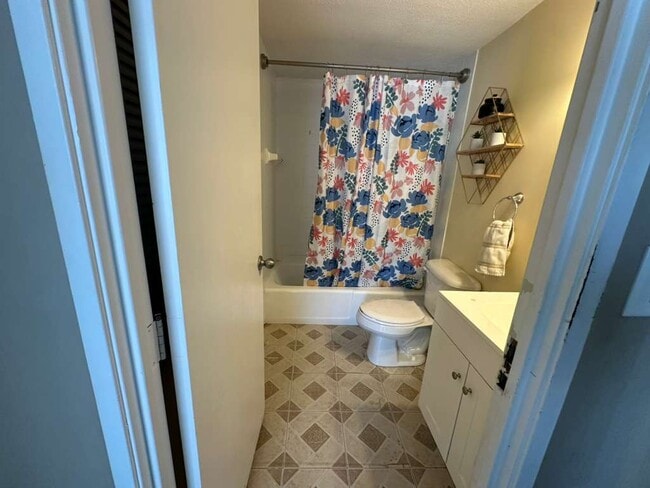 Building Photo - 157 Franklin St Unit A11