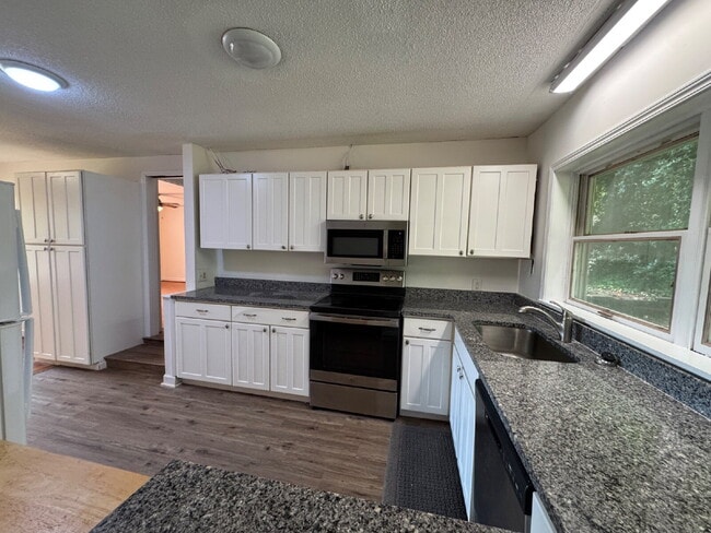 Photo - 4 bed & 3 full bath - Perfect for families and students