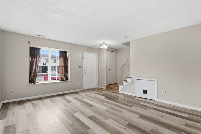 Photo - 72 Chelmsford Ct