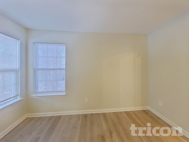 Photo - 1585 Kingston Dr