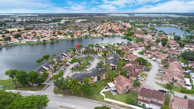 Building Photo - 8250 NW 191st St Unit 10-D