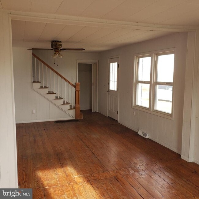 Photo - 19 Laverne Dr