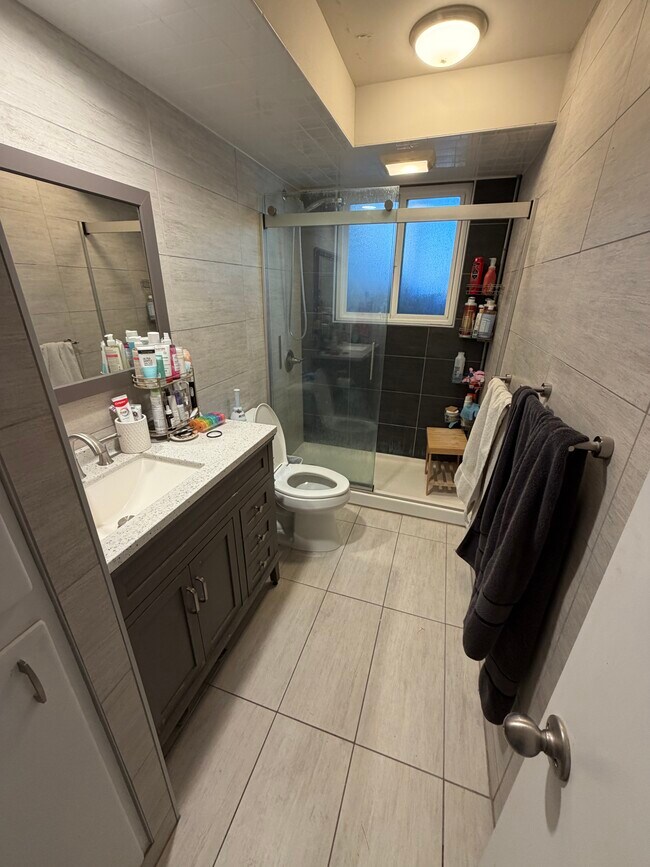 Photo - 565 W Midway Blvd