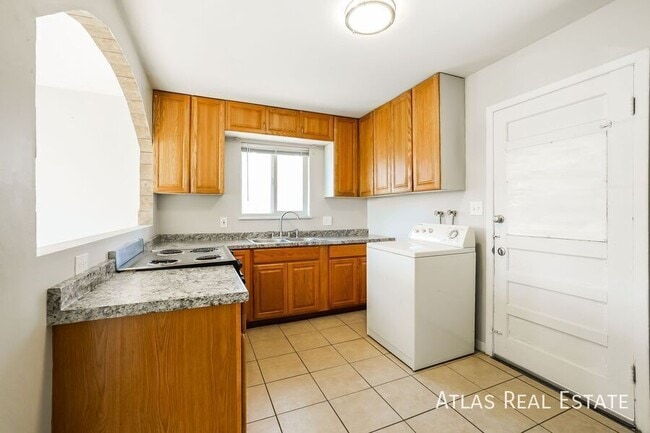 Photo - 881 E Egbert St