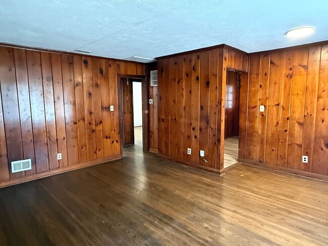 Photo - 3104 Creighton Dr