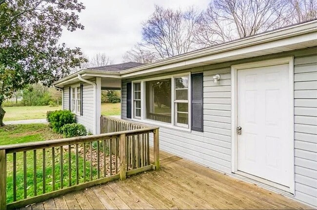 Photo - 3210 Baker Rd