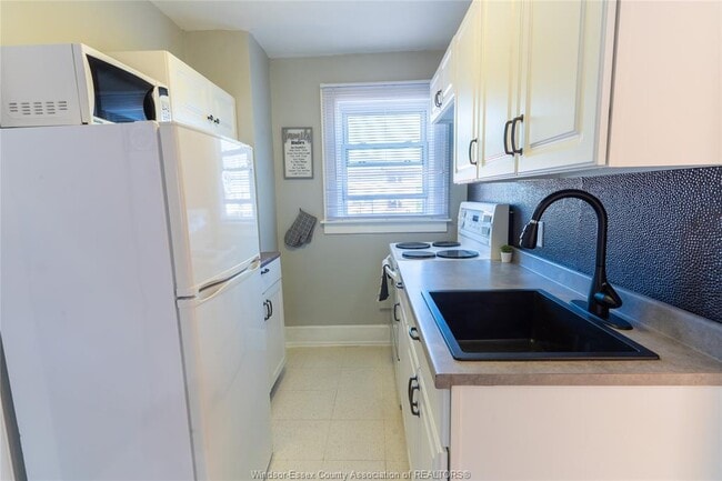 Photo - 1664 Goyeau St Unit Upper