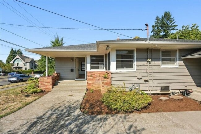 Photo - Spacious, Newly Renovated 5-Bedroom Home N...