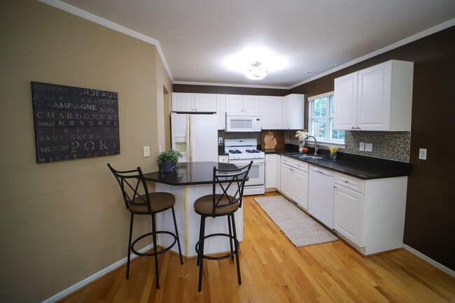 Photo - 417 Cambridge Dr