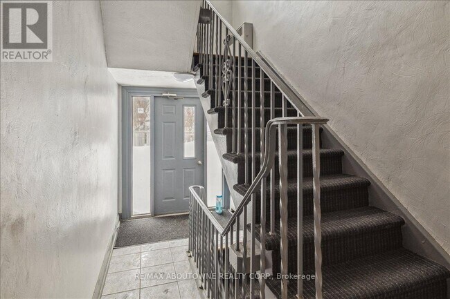 Photo - 1023 Churchill Ave Unité 1