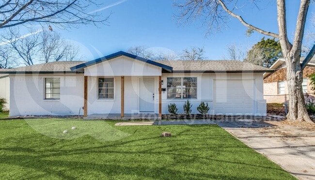 Photo - 1207 Crestridge Dr House