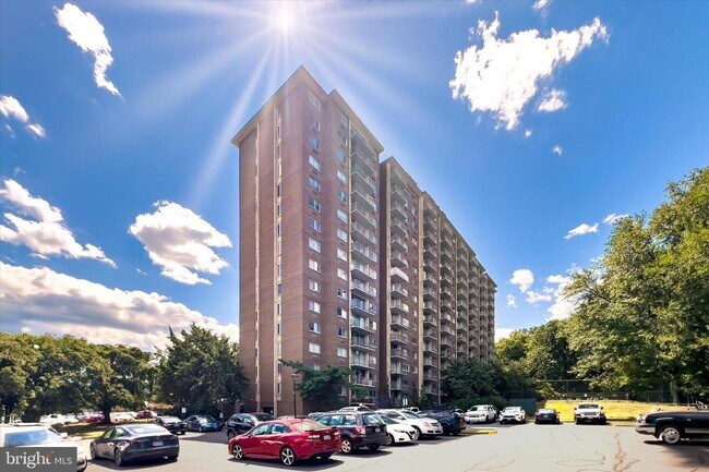 Photo - 2059 Huntington Ave