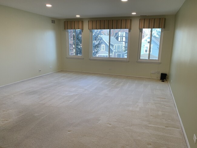 Living Room - 110 S Dunton Ave Unit 3C