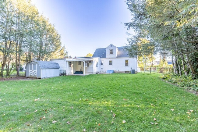 Building Photo - Charming 3-Bedroom Home with Solar Panels ...