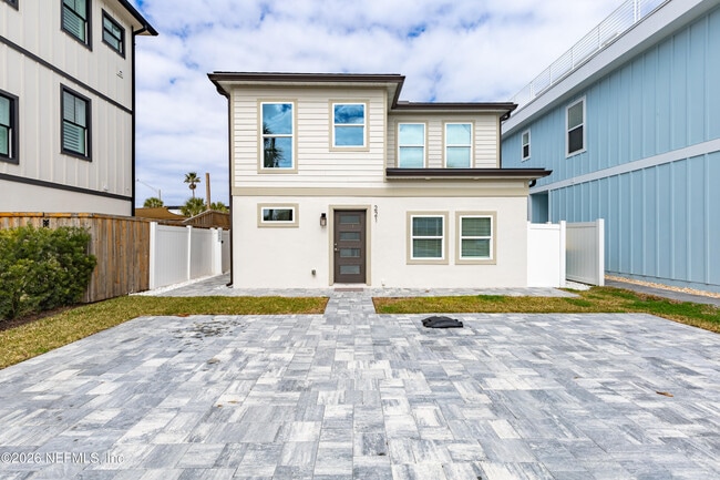 Building Photo - 221 19th St N