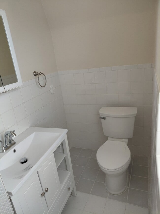 Building Photo - 41 Saratoga Ave