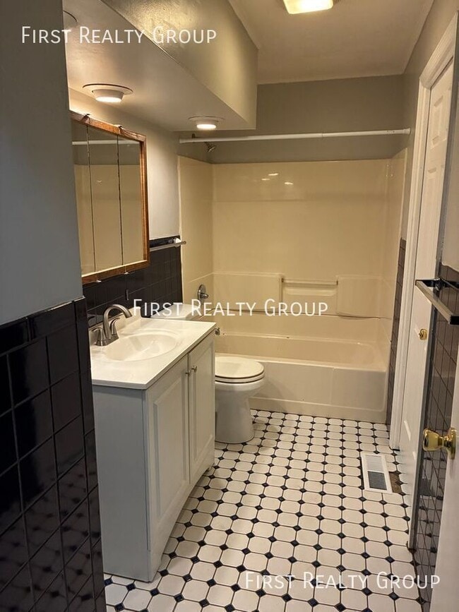 Photo - 4841 Gardendale Ave