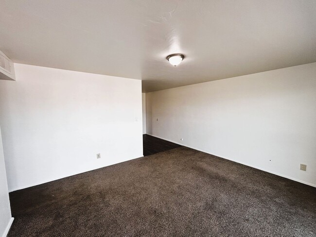 Photo - 3 bed 2 bath home with Garage