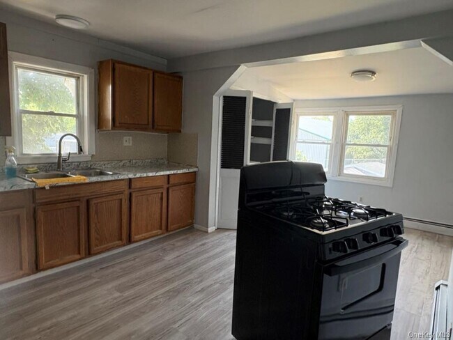 Photo - 208 Main St Unit B