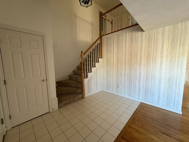 Photo - 7 Upton Ln