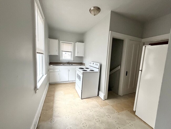 Photo - 2 or 3 Bed/1 Bath House for Rent!