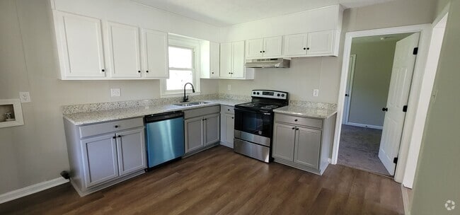 Building Photo - Newly Remodeled Brick Home.