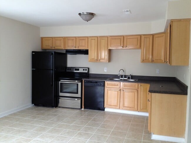 Photo - 3 Bedroom End Unit Townhome in Virginia Beach