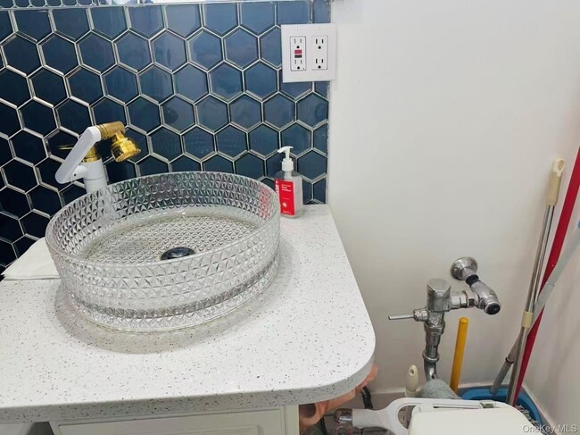 Photo - 64-74-74 Saunders St Unit 2D