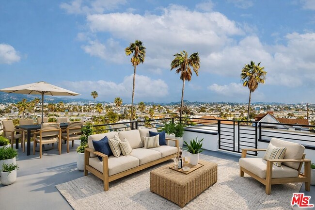 Photo - 525 Normandie Ave